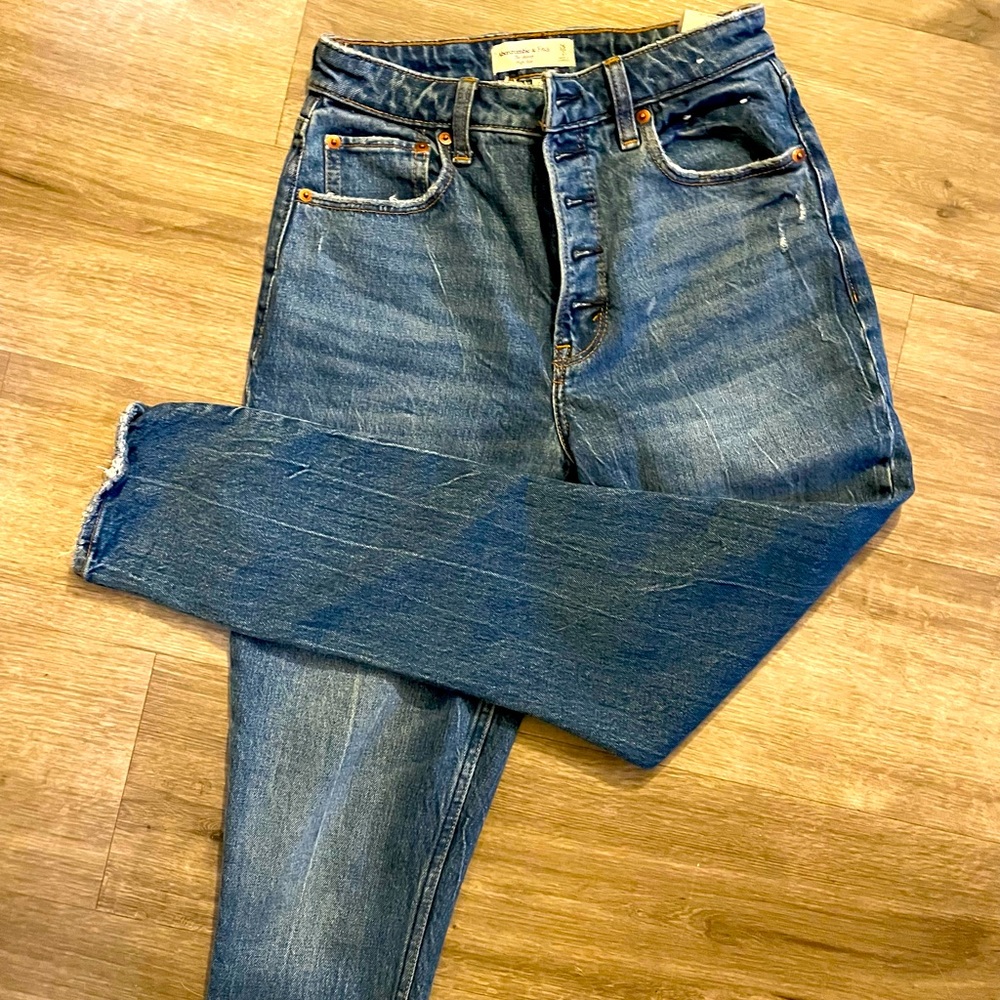 Super cute Abercrombie jeans in great condition!